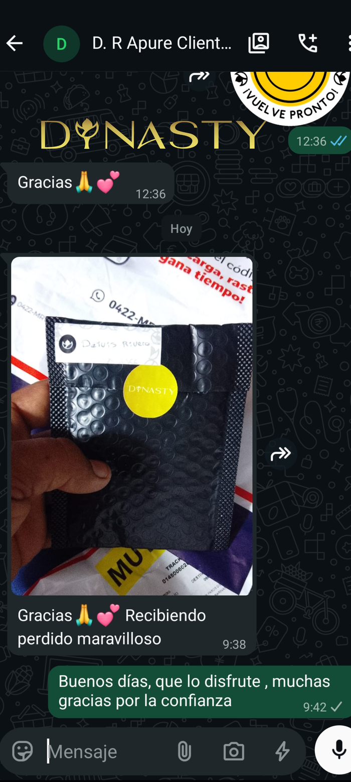 Cliente feliz con su pedido de Dynasty