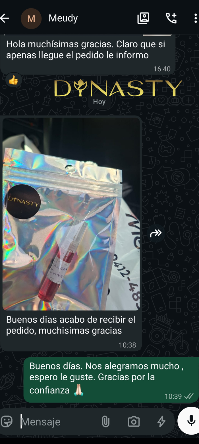 Cliente feliz con su pedido de Dynasty